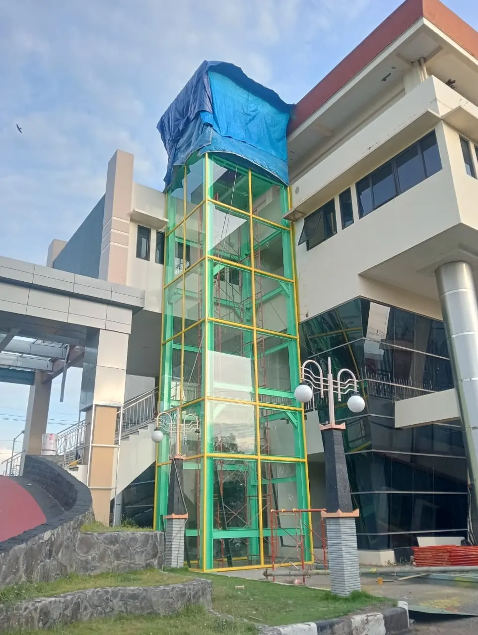 Rangka lift kaca